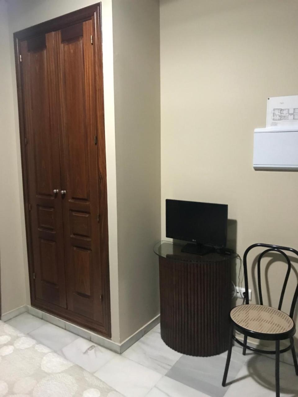 Hostal Puerta Carmona Sevilla Exterior foto